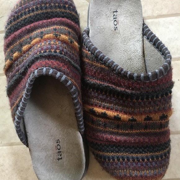 taos wool clogs